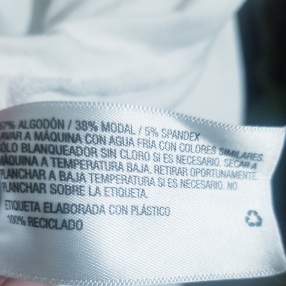 Ava & Viv White Scoop Neck Short Sleeve Tee - Picture 6 of 6